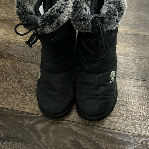 Girls The North Face Black Goose Down Slip on  Boots - Picture 10 of 11